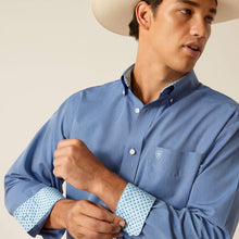 Load image into Gallery viewer, ARIAT Mens Wrinkle Free Solid Pinpoint Oxford Classic Fit Shirt