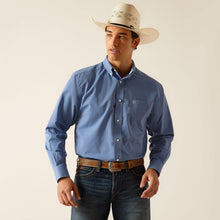 Load image into Gallery viewer, ARIAT Mens Wrinkle Free Solid Pinpoint Oxford Classic Fit Shirt