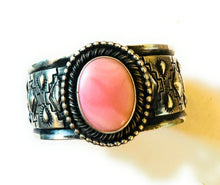 Load image into Gallery viewer, Navajo Queen Pink Conch Shell &amp; Sterling Silver Cuff Bracelet