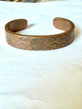 Load image into Gallery viewer, Vintage Handmade Copper Bracelet