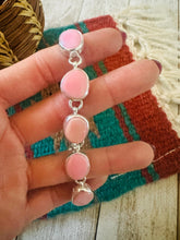 Load image into Gallery viewer, Navajo Queen Pink Conch &amp; Sterling Silver Link Bracelet