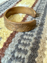 Load image into Gallery viewer, Vintage Handmade Copper Bracelet