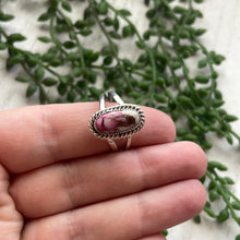 Load image into Gallery viewer, Beautiful Navajo Sterling Silver Pink Dream Twist Oval Ring Signed