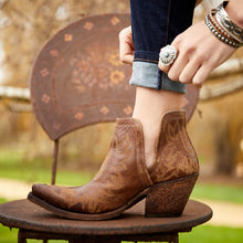 Load image into Gallery viewer, ARIAT Womens Dixon Western Boot (Naturally Distressed Brown)