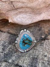Load image into Gallery viewer, Navajo Royston Turquoise &amp; Sterling Silver Southwest Styling Ring Size 7