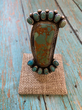 Load image into Gallery viewer, Navajo Sterling Royston And Carico Lake Turquoise Cluster Ring Size 7
