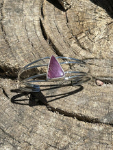 Load image into Gallery viewer, Navajo Purple Spiny Triangle Sterling Silver Cuff Bracelet