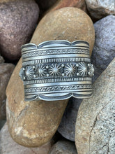 Load image into Gallery viewer, Incredibile Navajo Tribal Power Sterling Silver Cuff Bracelet