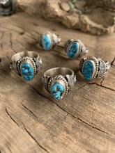 Load image into Gallery viewer, Navajo Kingman Turquoise &amp; Sterling Silver crescent ring
