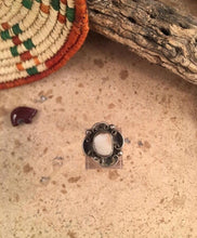 Load image into Gallery viewer, Vintage Navajo Mother Of Pearl &amp; Sterling Silver Ring Size 4.5