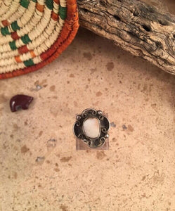 Vintage Navajo Mother Of Pearl & Sterling Silver Ring Size 4.5