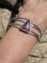 Load image into Gallery viewer, Navajo Purple Spiny Triangle Sterling Silver Cuff Bracelet