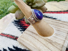 Load image into Gallery viewer, Navajo Purple Kingman Turquoise &amp; Sterling Silver Ring Size 5.5