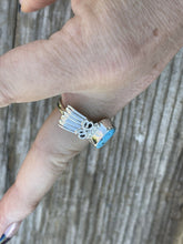 Load image into Gallery viewer, Beautiful Navajo Sterling Silver Kingman Turquoise Ring