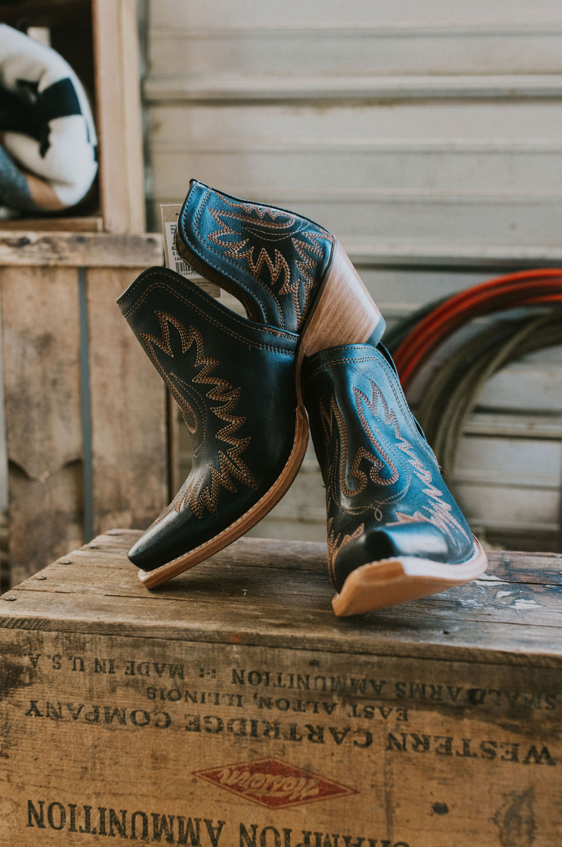 Ariat top dixon black