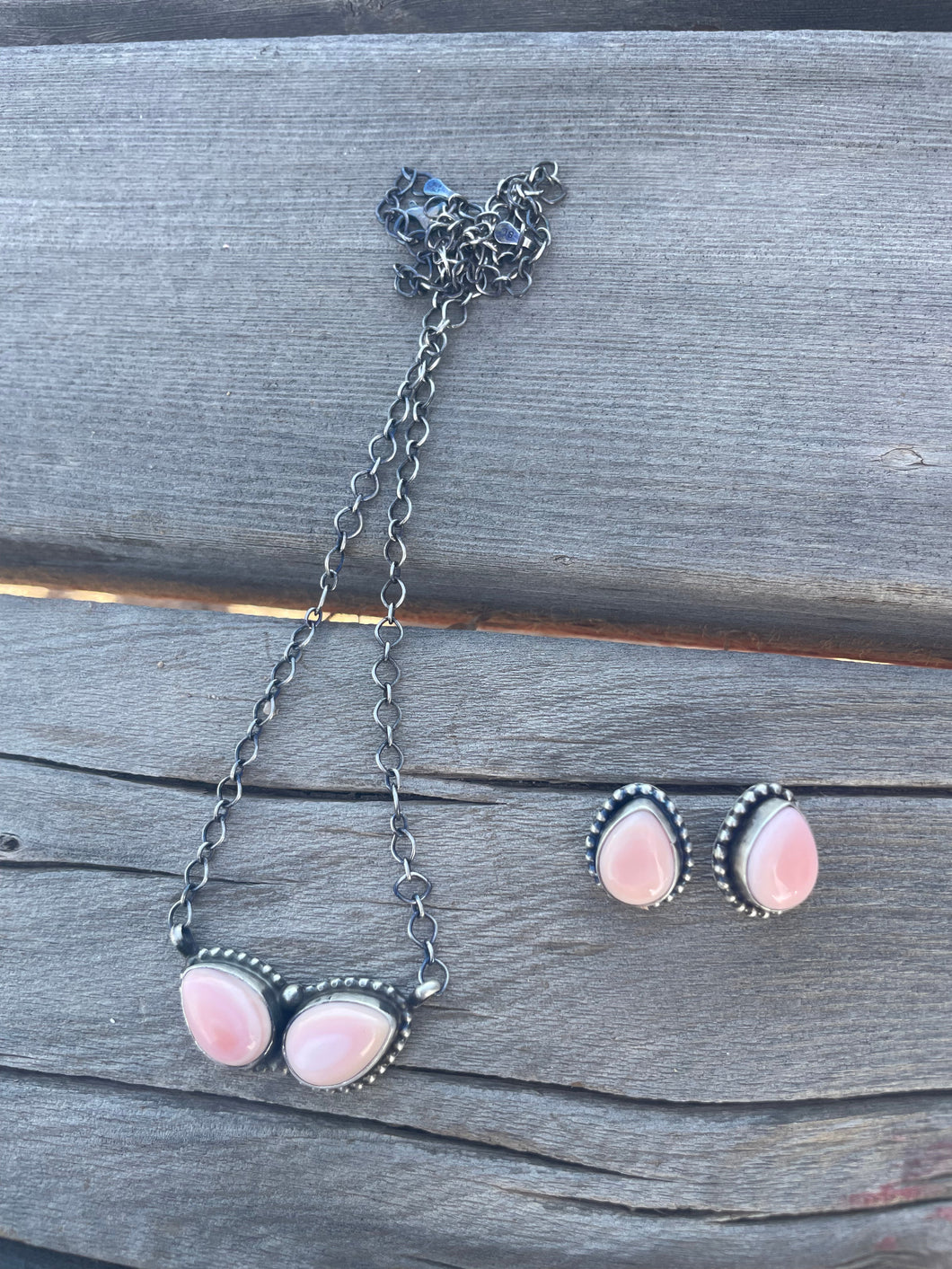Navajo Queen Pink Conch Shell And Sterling Silver 2 Stone Necklace Signed