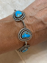 Load image into Gallery viewer, Navajo Sweet Kingman Turquoise &amp; Sterling Silver Twist  Link Bracelet