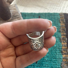 Load image into Gallery viewer, Beautiful Navajo Sterling Ring Size 6 Signed
