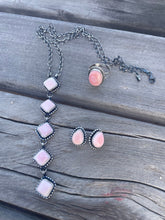 Load image into Gallery viewer, Navajo Queen Pink Conch Shell And Sterling Silver Drop Necklace Signed