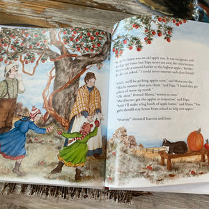 CHRISTMAS Book - Apple Tree Christmas