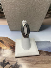 Load image into Gallery viewer, Vintage Old Pawn Sterling Silver &amp; Mother of Pearl Ring Size 4.5