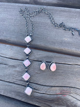 Load image into Gallery viewer, Navajo Queen Pink Conch Shell And Sterling Silver Drop Necklace Signed