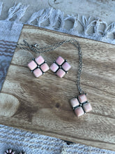 Load image into Gallery viewer, Navajo Queen Pink Conch Shell And Sterling Silver Necklace Signed