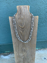 Load image into Gallery viewer, Navajo Pink Conch &amp; Sterling Silver Beaded Necklace 18-20”